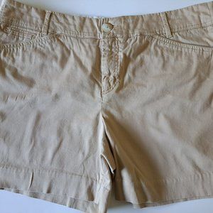 khaki colored shorts 6 inch inseam great condition size 16 Intro brand